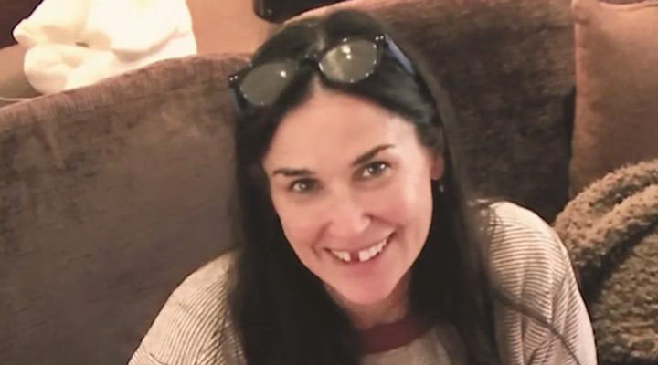 Demi Moore sin un diente 