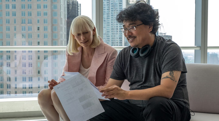 Bong Joon-Ho dirigiendo a Tilda Swinton en 'Okja'