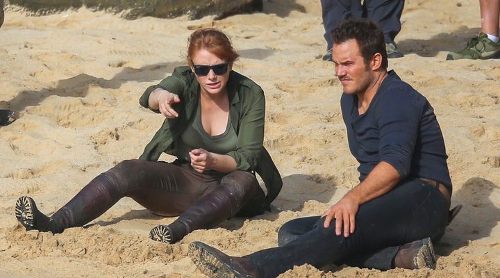 Chris Pratt y Bryce Dallas Howard en el set de 'Jurassic World: El reino caído'