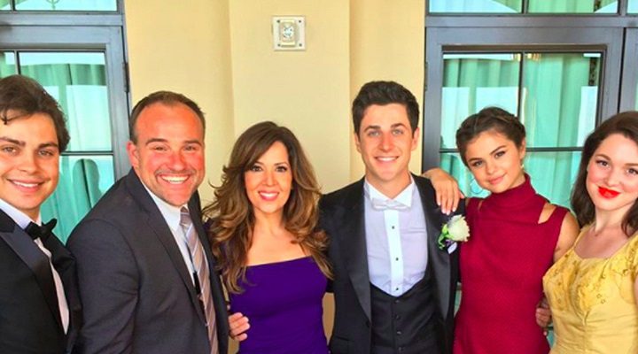 actores de los magos de waverly place en la boda de david henrie