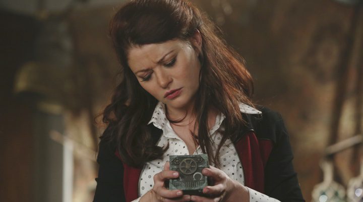 Emilie de Ravin con Bella en 'Érase Una Vez'