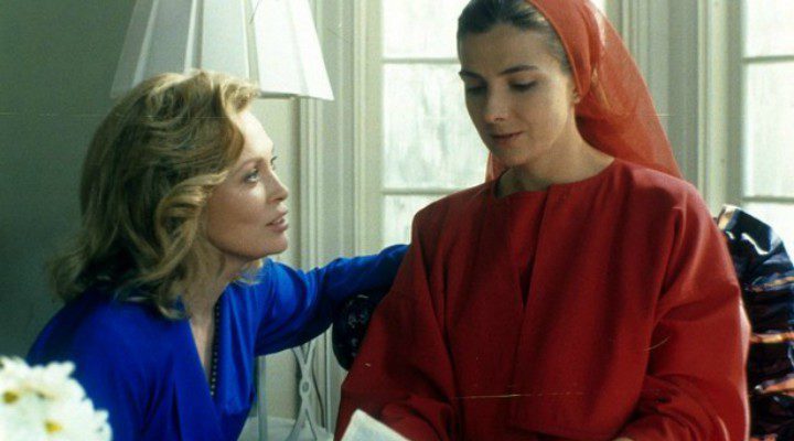  Serena Joy (Faye Dunaway) y Offred (Natasha Richardson) en la película