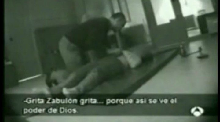  Cámara oculta que se realizó durante una sesión de exorcismo a Marta por parte del padre José Antonio Fortea