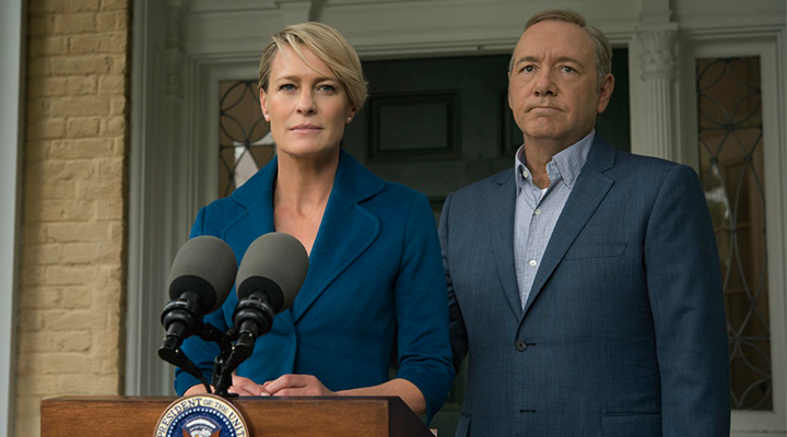 Kevin Spacey y Robin Wright en un fotograma de la serie