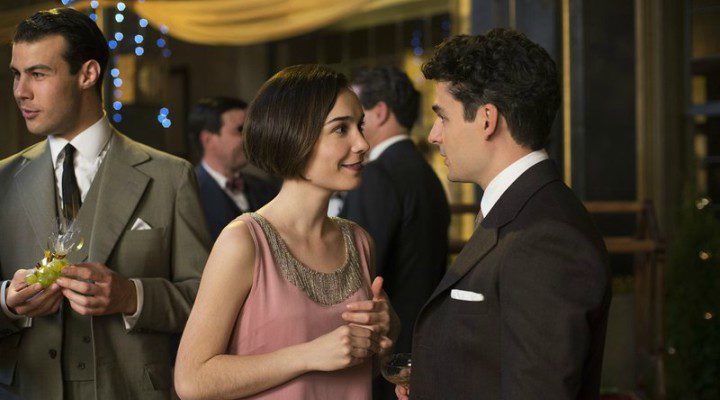  Marga y Pablo en una imagen de la segunda temporada de 'Las chicas del cable'