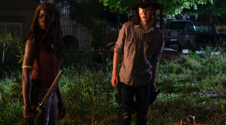 Michonne y Carl en 'The Walking Dead'