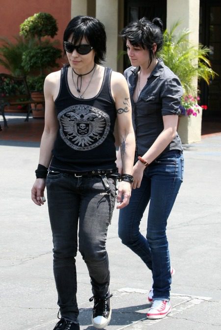 Fanning y Stewart en el set de 'The Runaways'