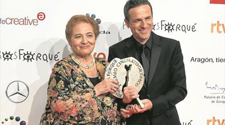  Gustavo Salmerón y Julita Salmerón con el Premio Forqué a Mejor Largometraje Documental