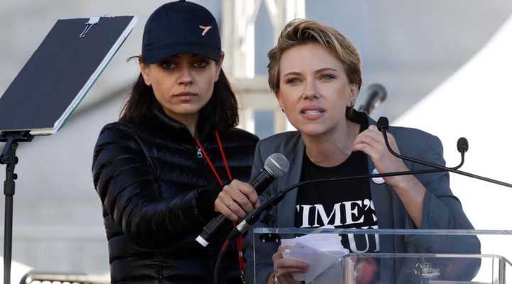 Mila Kunis y Scarlett Johansson en la Marcha de las mujeres