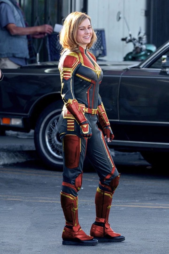 Montaje del traje de Carol Danvers