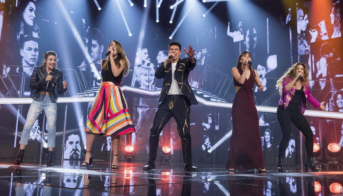 Los finalistas cantando 'Camina'