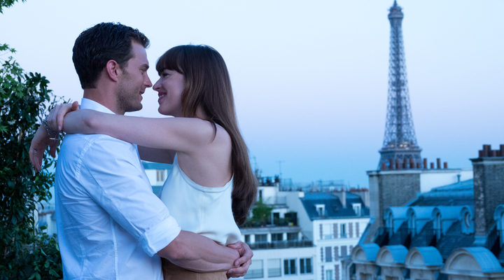 Christian Grey y Anastasia Steele pasando su luna de miel en París