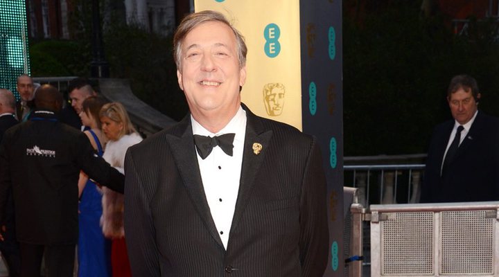 Stephen Fry en la alfombra roja de los premios Bafta 2017