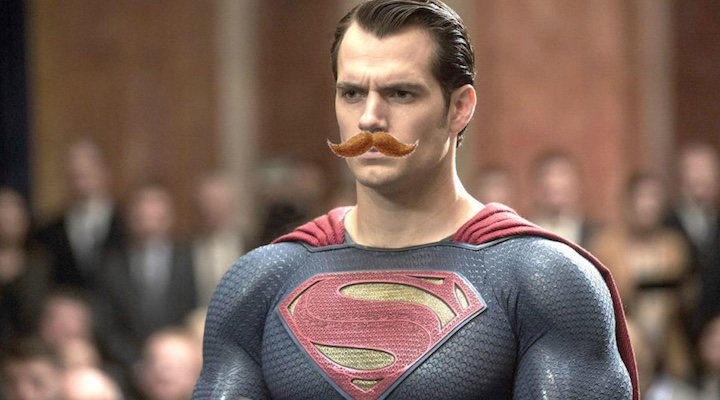 Henry Cavill con bigote en 'La Liga de la justicia'