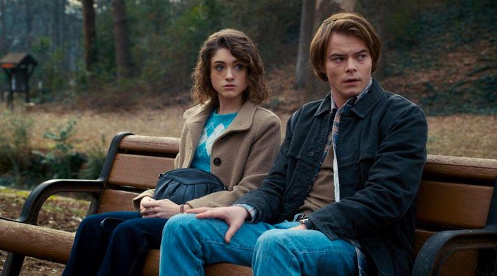 Charlie Heaton y Natalie Dyer en 'Stranger Things'