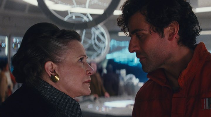 'Star Wars': Carrie Fisher abofetea hasta 41 veces Oscar Isaac en las tomas falsas de 'Los últimos Jedi'