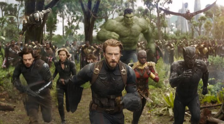 Chris Evans, Sebastian Stan, Chadwick Boseman, Scarlett Johansson, Danai Gurira y Mark Ruffalo como Hulk en 'Vengadores: Infinity War'