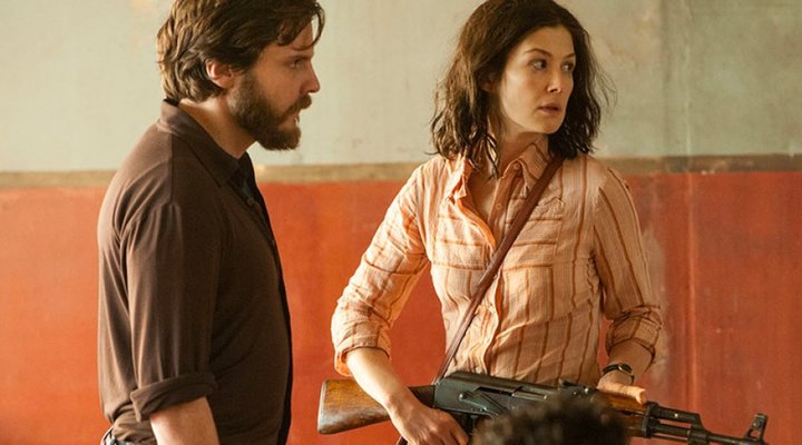 Daniel Brühl y Rosamund Pike en '7 días en Entebbe'