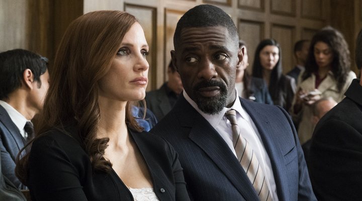 Jessica Chastin e Idris Elba en 'Molly's Game'