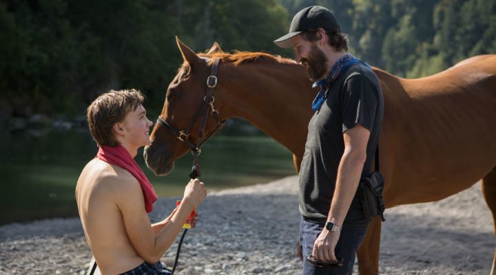 Charlie Plummer y Andrew Haigh en un descanso del rodaje de 'Lean on Pete'