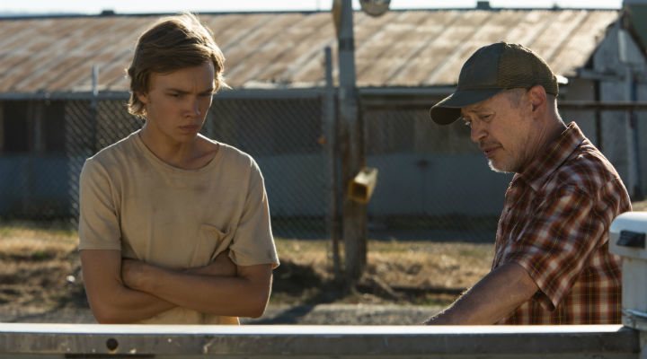 Charlie Plummer y Steve Buscemi