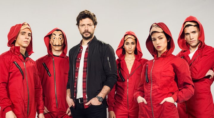 'Álvaro Morte y parte del reparto de La casa de papel'