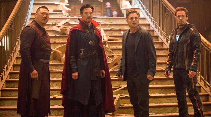 Benedict Wong, Benedict Cumberbatch, Mark Ruffalo y Robert Downey Jr. en 'Vengadores: Infinity War'