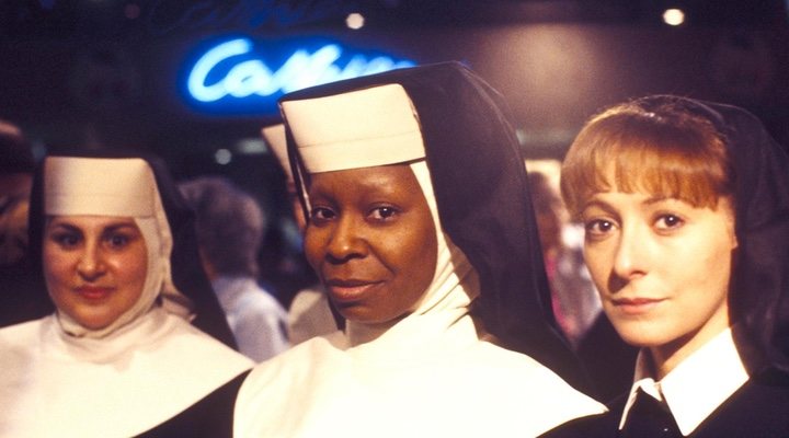  Whoopi Goldberg y parte del cast de 'Sister Act'