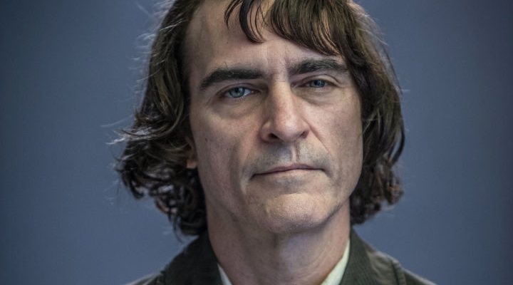 Joaquin Phoenix como Arthur Fleck, antes de convertirse en el Joker