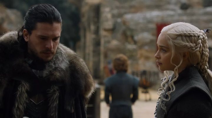  Kit Harington y Emilia Clarke en 'Juego de Tronos'