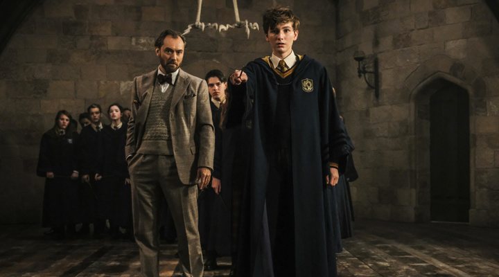  Dumbledore y el joven Newt Scamander en 'Animales Fantásticos: Los Crímenes de Grindelwald'