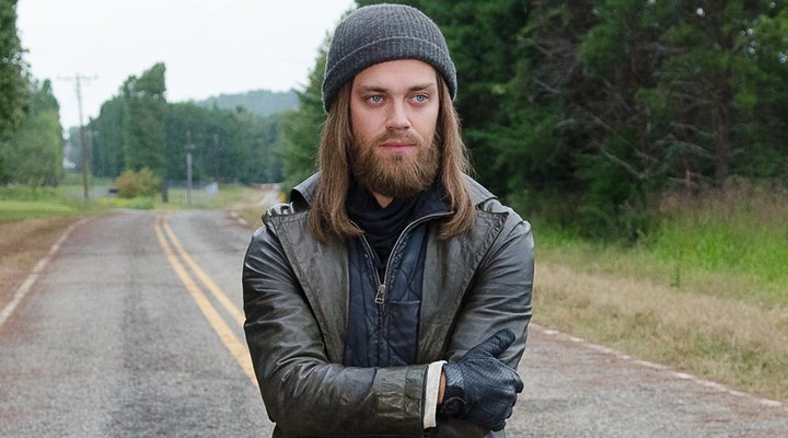  Tom Payne como Jesus en 'The Walking Dead'