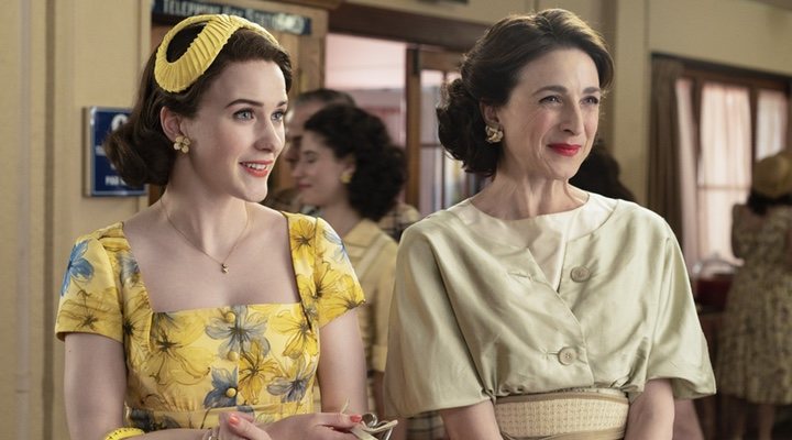  Rachel Brosnahan y Marin Hinkle en 'La maravillosa Sra. Maisel'