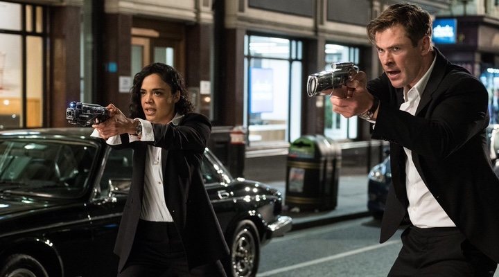 Tessa Thompson y Chris Hemsworth en 'Men in Black International'