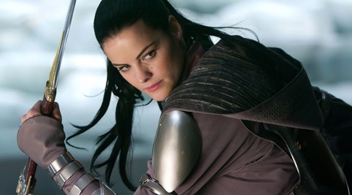  Jaimie Alexander como Lady Sif