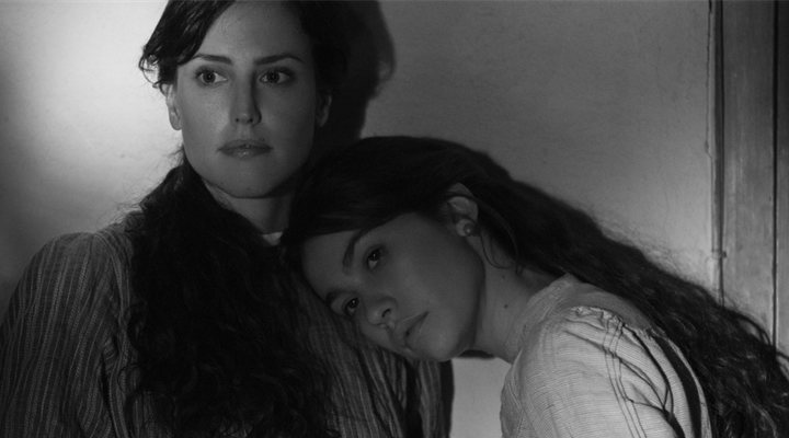 Natalia de Molina y Greta Fernández en 'Elisa y Marcela'