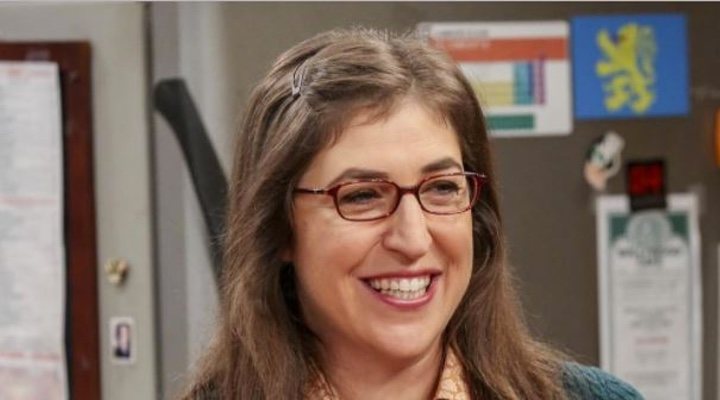 Mayim Bialik como Amy