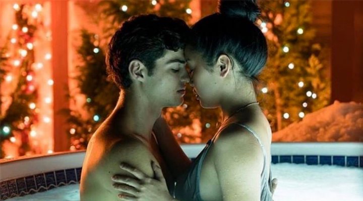 Noah Centineo y Lana Condor en 'A todos los chicos con los que me enamoré'