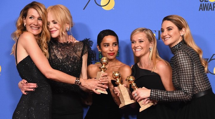  Laura Dern, Nicole Kidman, Zoë Kravitz, Reese Witherspoon y Shailene Woodley con su Globo de Oro por 'Big Little Lies'