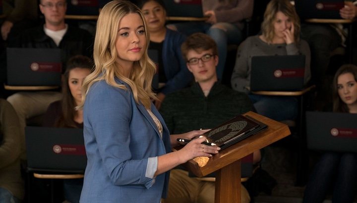 Alison Dilaurentis es profesora en 'The Perfectionists'