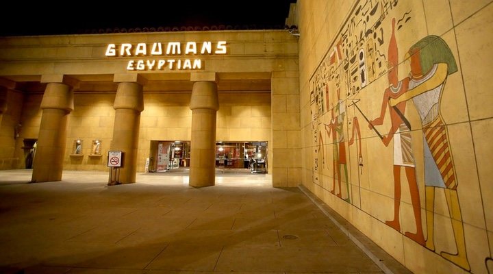 Exterior del Teatro Egipcio de Los Angeles.