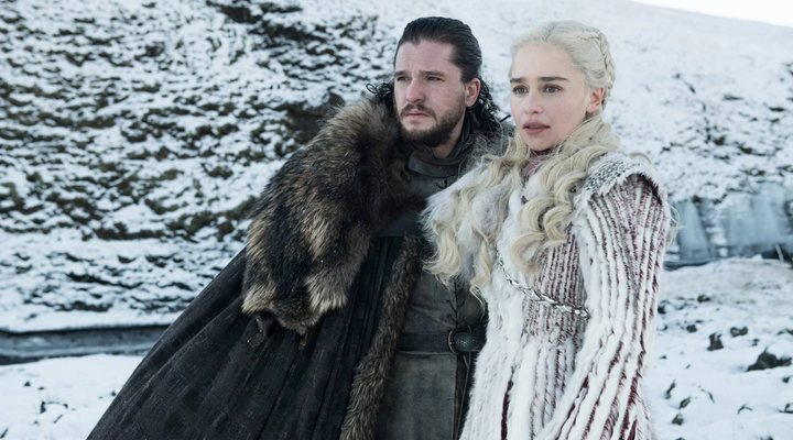  Emilia Clarke y Kit Harington en 'Juego de Tronos'