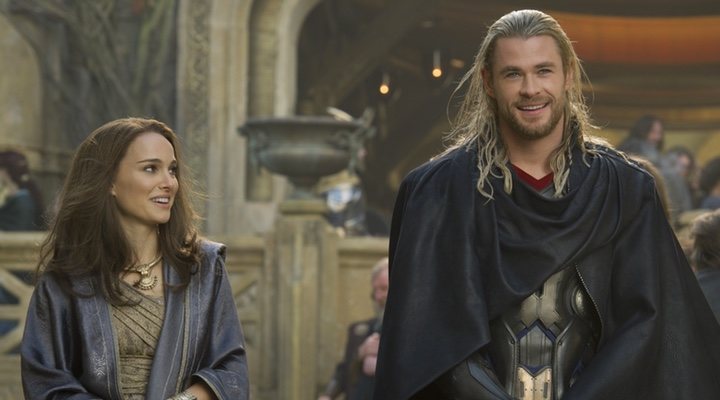 Natalie Portman y Chris Hemsworth en 'Thor: El mundo oscuro'.