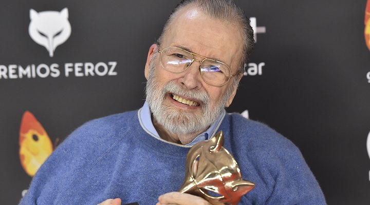 Chicho Ibáñez Serrador con su premio Feroz de honor