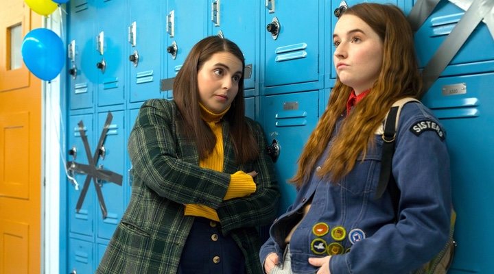  Beanie Feldstein y Kaitlyn Dever en 'Súper empollonas'