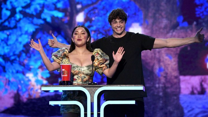  Noah Centineo y Lana Condor MTV Awards