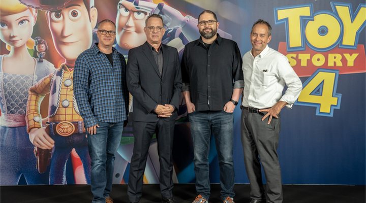 Josh Cooley, Mark Nielsen, Jonas Rivera y Tom Hanks en la rueda de prensa de 'Toy Story 4' en Barcelona