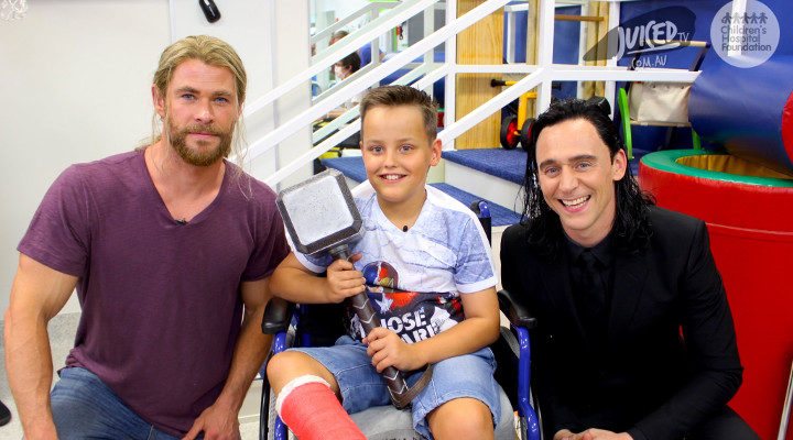  Thor y Loki ene un hospital infantil 2016