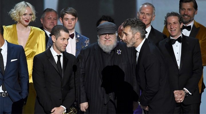 George R.R. Martin y el cast de 'Juego de Tronos'