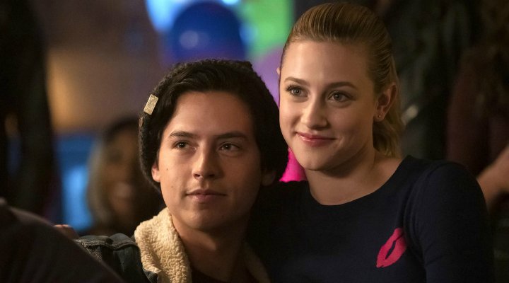 Cole Sprouse y Lili Reinhart en la tercera temporada de 'Riverdale'